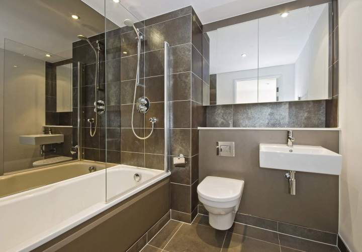 Salles de bain esthétiques alliant détente et haute fonctionnalité.